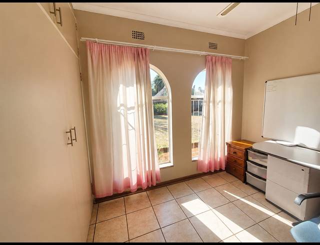 3 BEDROOM HOUSE FOR SALE IN VANDERBIJLPARK SE 3
